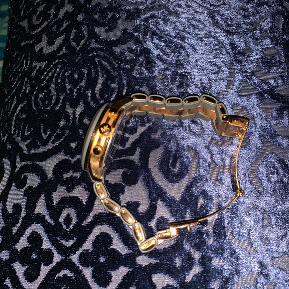 Michael Kors Gray and Rosegold Trim Watch - Picture 4 of 5